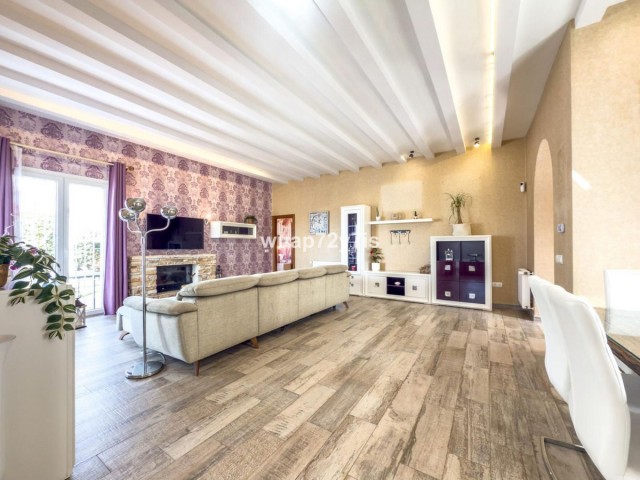 Villa avec 4 Chambres  à Istán