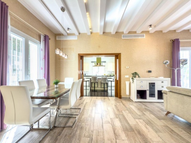 Villa avec 4 Chambres  à Istán