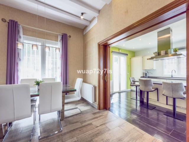 Villa avec 4 Chambres  à Istán