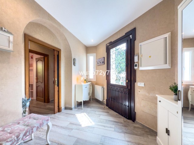 Villa avec 4 Chambres  à Istán