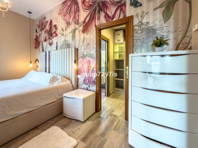 Villa avec 4 Chambres  à Istán