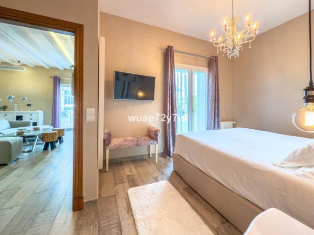 Villa avec 4 Chambres  à Istán
