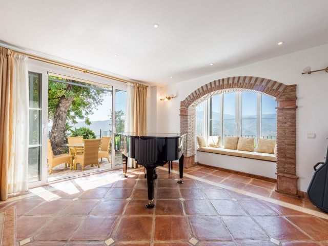 Villa avec 3 Chambres  à Istán