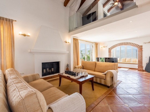 Villa avec 3 Chambres  à Istán