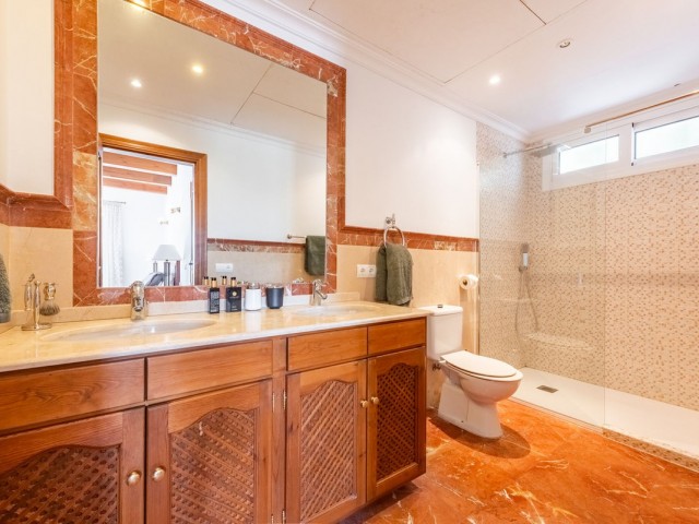 Villa avec 3 Chambres  à Istán