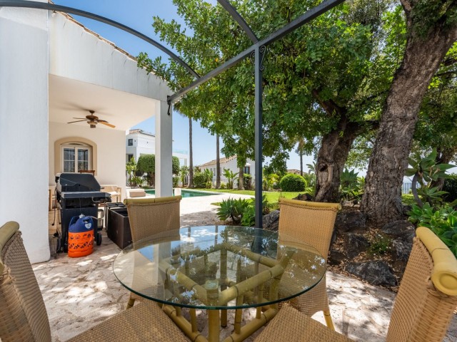 Villa avec 3 Chambres  à Istán