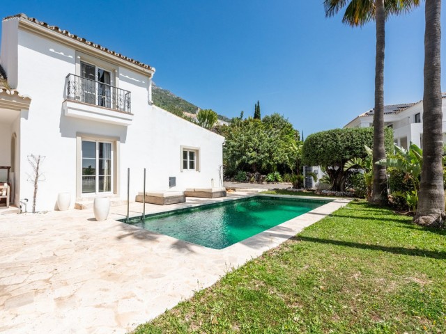 Villa avec 3 Chambres  à Istán