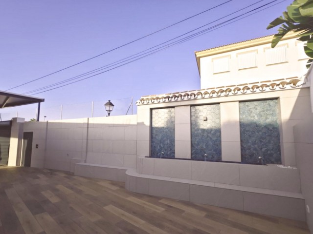4 Bedrooms Villa in El Coto