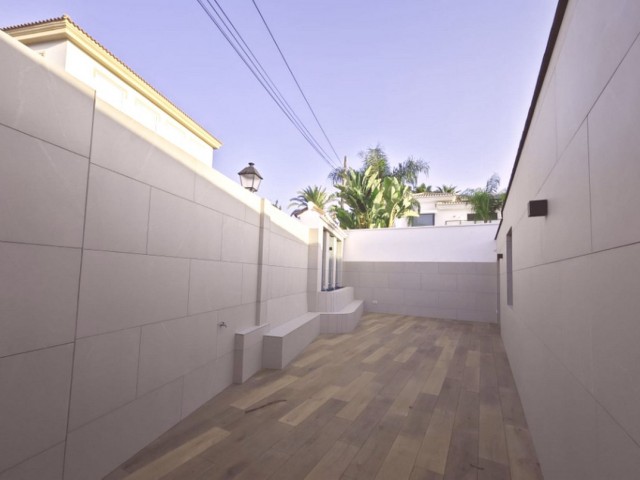 4 Bedrooms Villa in El Coto