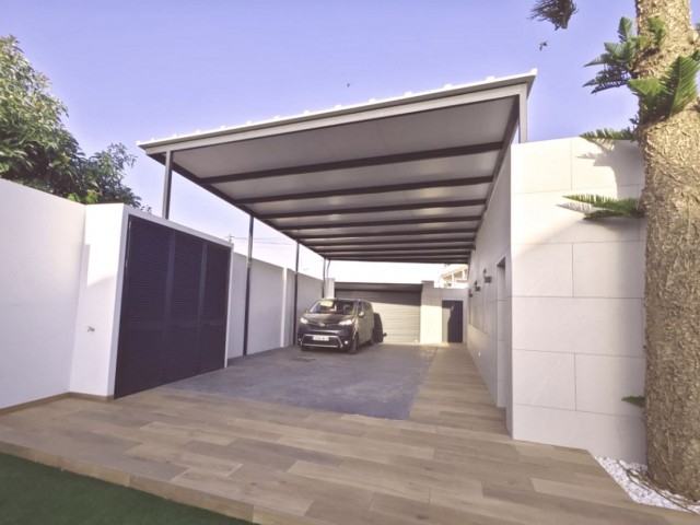 4 Bedrooms Villa in El Coto
