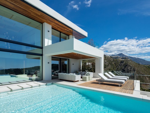 6 Bedrooms Villa in Benahavís