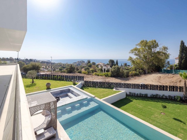 7 Bedrooms Villa in Benalmadena