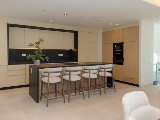 7 Bedrooms Villa in Benalmadena