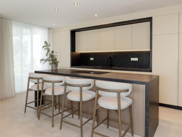 7 Bedrooms Villa in Benalmadena