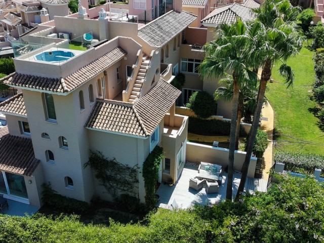 4 Bedrooms Villa in La Duquesa