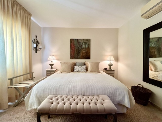 Villa con 4 Dormitorios  en Elviria