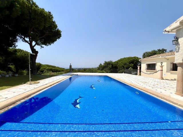 Villa con 4 Dormitorios  en Elviria