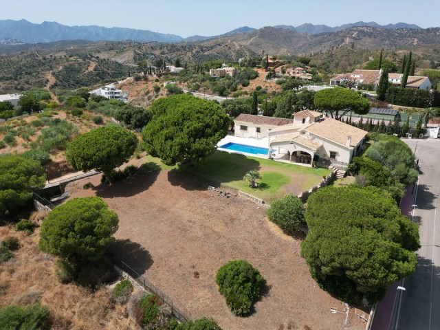 Villa con 4 Dormitorios  en Elviria