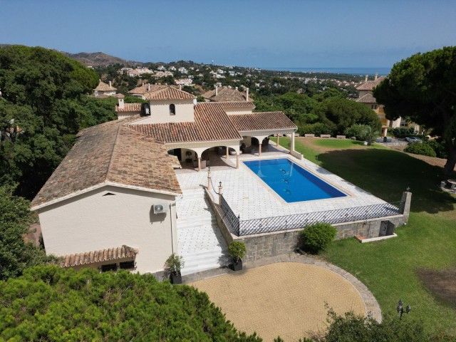 Villa con 4 Dormitorios  en Elviria