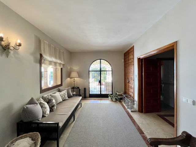 Villa con 4 Dormitorios  en Elviria