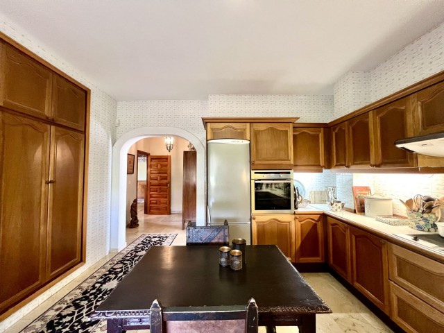 Villa con 4 Dormitorios  en Elviria