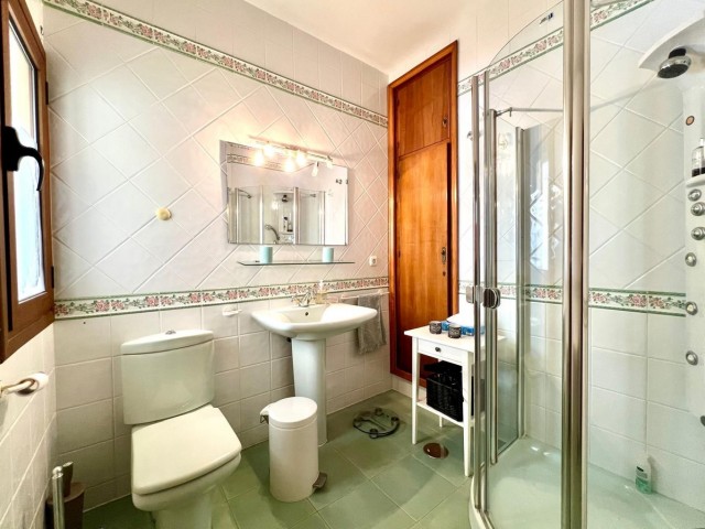 Villa con 4 Dormitorios  en Elviria