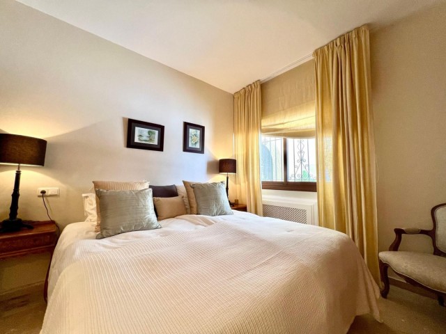 Villa con 4 Dormitorios  en Elviria