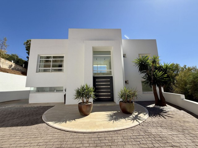 Villa avec 4 Chambres  à Valtocado