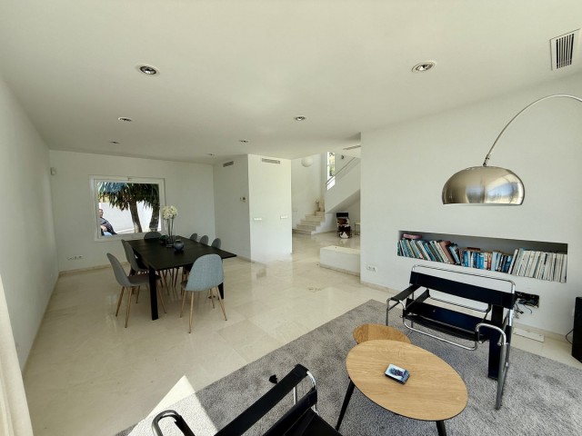 Villa avec 4 Chambres  à Valtocado