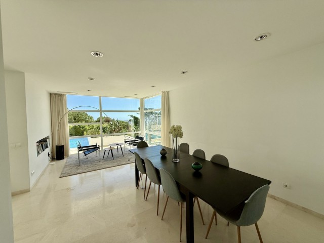 Villa avec 4 Chambres  à Valtocado
