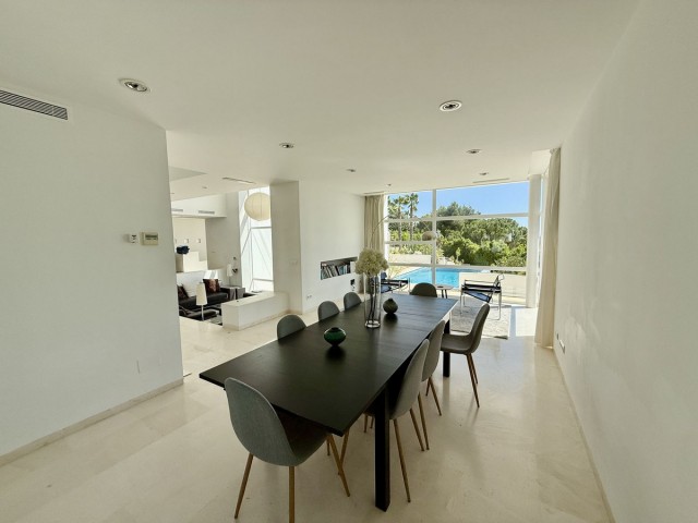Villa avec 4 Chambres  à Valtocado