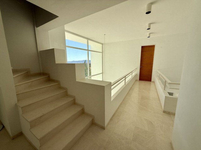 Villa avec 4 Chambres  à Valtocado