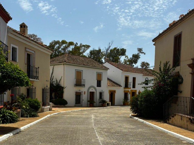 3 Bedrooms Townhouse in Guadalmina Baja