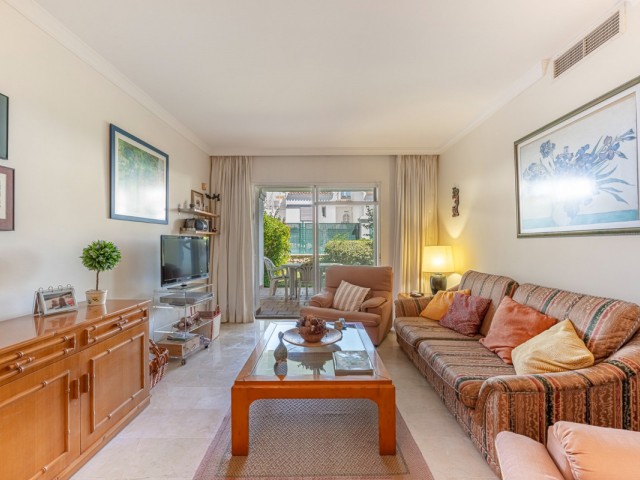 Apartment, Nueva Andalucia, R5155369