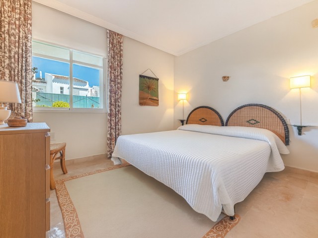 Apartment, Nueva Andalucia, R5155369