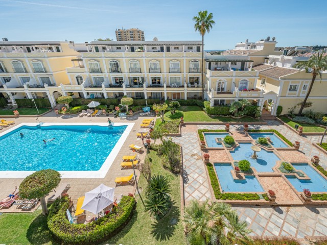 2 Bedrooms Apartment in Nueva Andalucía