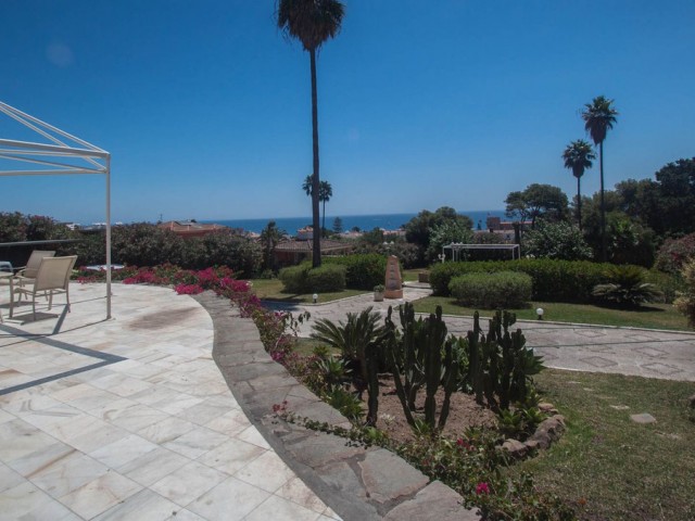 4 Bedrooms Villa in Estepona