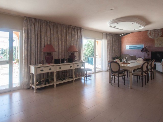 4 Bedrooms Villa in Estepona