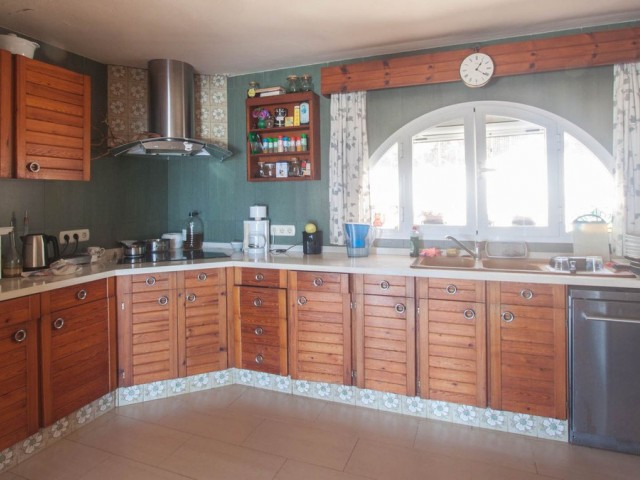 4 Bedrooms Villa in Estepona
