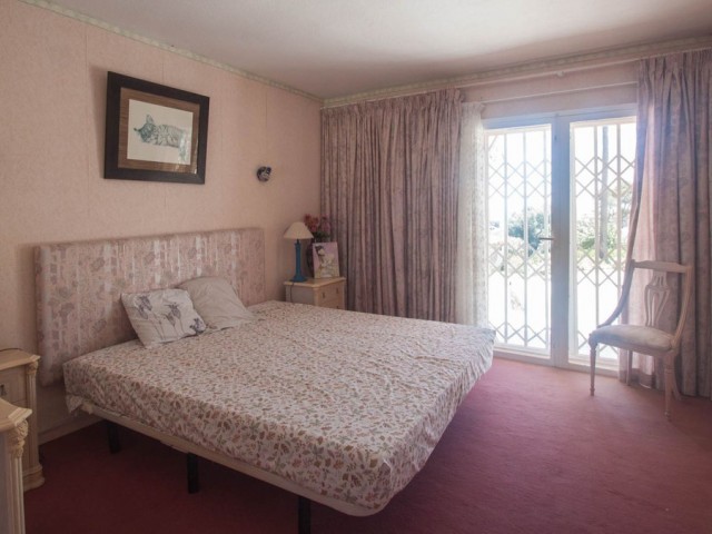 4 Bedrooms Villa in Estepona