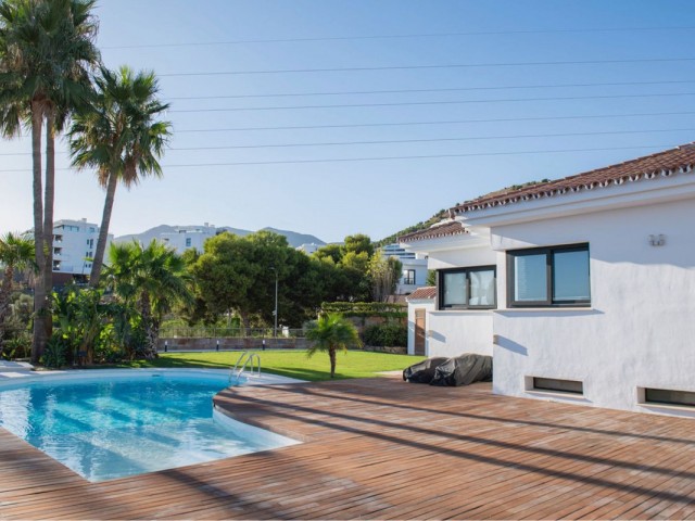 4 Bedrooms Villa in Benalmadena