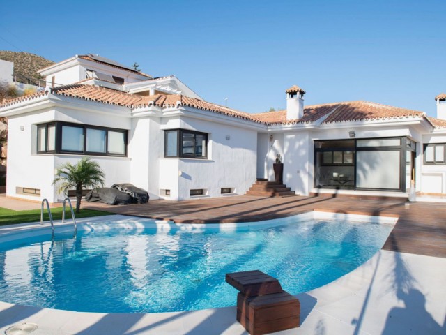 4 Bedrooms Villa in Benalmadena