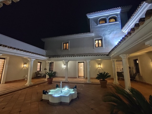 Villa avec 7 Chambres  à San Roque Club
