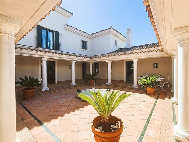 Villa avec 7 Chambres  à San Roque Club