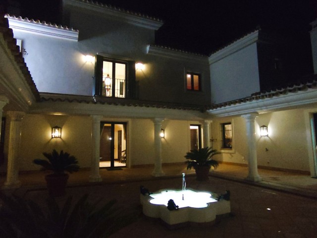 Villa avec 7 Chambres  à San Roque Club