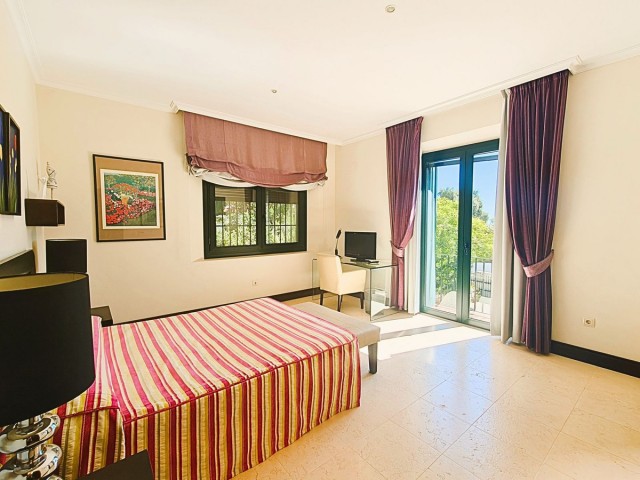Villa avec 7 Chambres  à San Roque Club