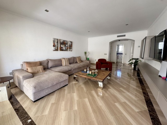 Appartement avec 3 Chambres  à Elviria