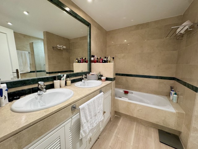 Appartement avec 3 Chambres  à Elviria