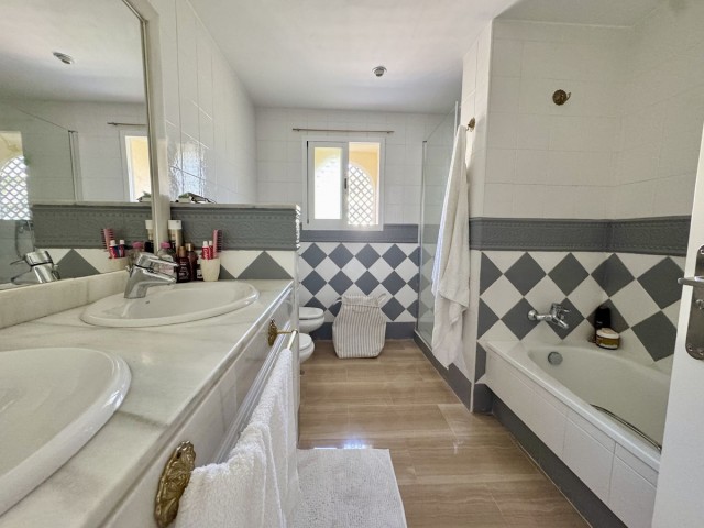 Appartement avec 3 Chambres  à Elviria