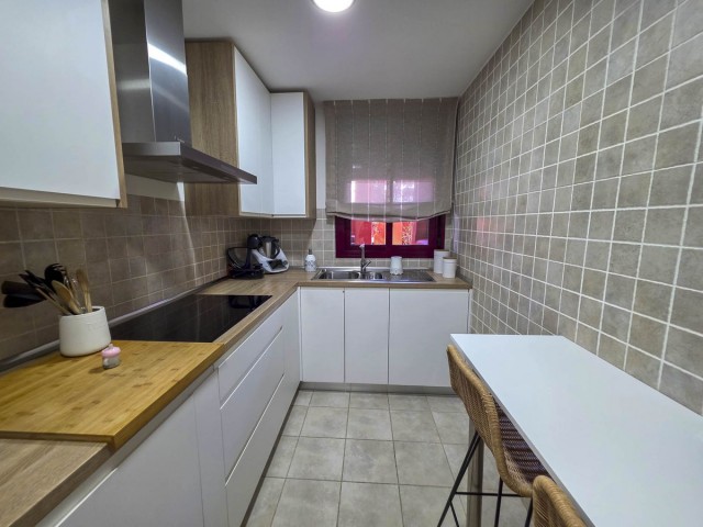 Apartment, La Duquesa, R5164906